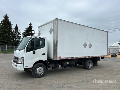 2018 Hino 195 4x2 Furgoneta caja cerrada