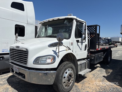 2018 Freightliner M2 106 4x2 Portavheiculos