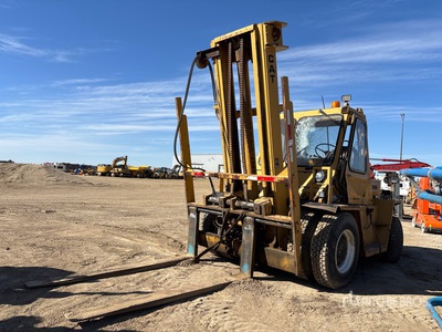 1980 Cat V180B 16900 lb Pneumatic Tire Heftruck (Inoperable)