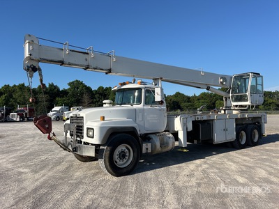 Manitex M2592S 25 ton Straight Boom on 1998 Mack RD688S 6x4 Boom Truck