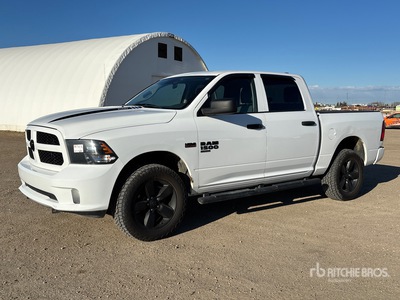 2019 Ram 1500 Classic Express 4x4 Crew Cab بيك اب