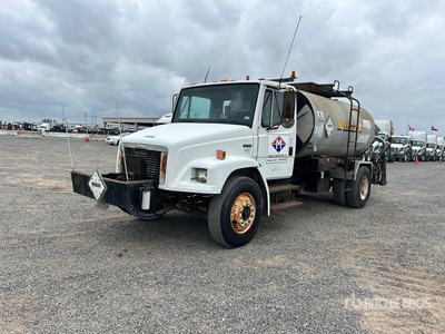 Rosco M30EL 1900 L on 1999 Freightliner FL 70 4x2 Asphaltverteiler-Lkw