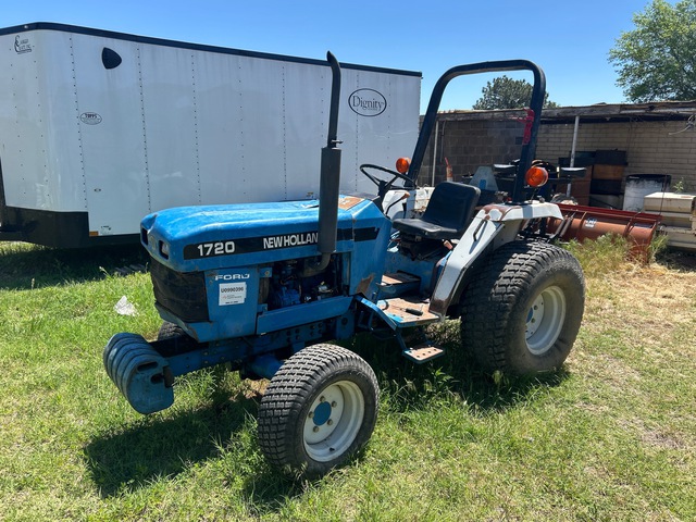 New Holland 1720 4WD Tractor New Holland 1720 4WD Tractor