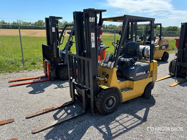 1998 Cat GP15 3000 lb Pneumatic Tire Forklift