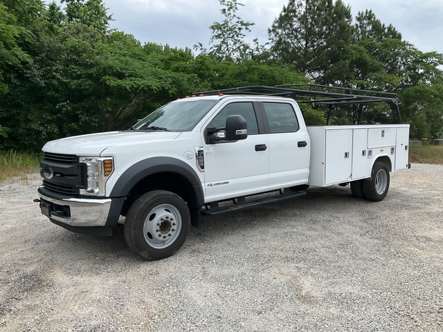 2018 Ford F-450 XL Super Duty 4x2 Crew Cab Utility Truck
