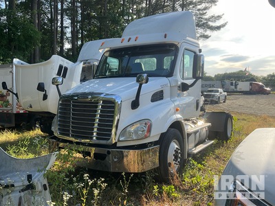 2013 Freightliner Cascadia 113 4x2 T/A Sleeper Truck Tractor