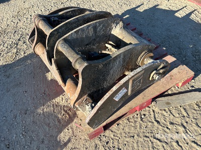 CAT 463 in Coupler