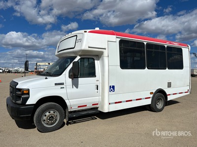 2013 Ford Econoline E-450 4x2 12-Seat Mini Bus