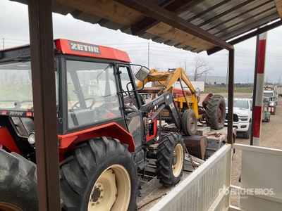 Massey Ferguson 65 2WD Tractor (Inoperable)