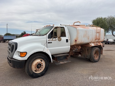2004 Ford F-750 2000 gal 4x2 Water Truck
