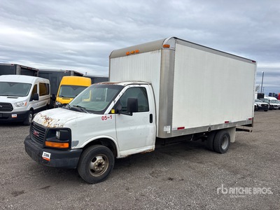 2005 GMC Savana 3500 4x2 شاحنة فان