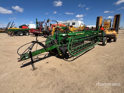 John Deere 700 24 ft Basket Andaineur