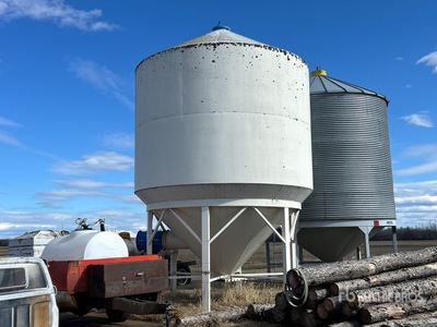 Wheatland +/- 2200 bu Smooth Wall Hopper Grain Bin