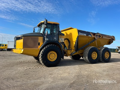 2018 John Deere 410E Camion à benne articulé