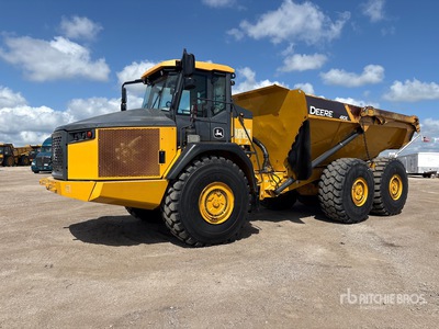 2018 John Deere 410E Camion à benne articulé