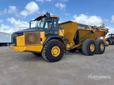 2018 John Deere 410E Camion à benne articulé