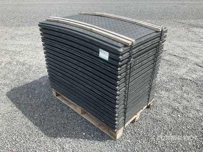 Quantity of (35) Connectable Road Plates Articoli da ferramenta e di consumo (Unused)