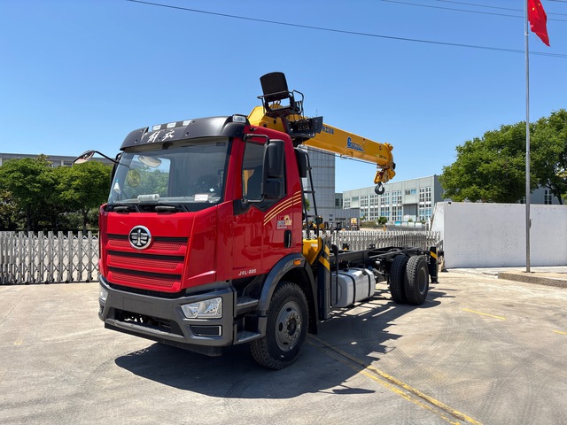 XCMG SQS200 8 ton on 2021 FAW J6L-220 4x2 Crane Truck XCMG SQS200 8 ton on 2021 FAW J6L-220 4x2 Crane Truck