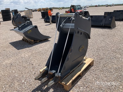 Strickland 18 in Trench Excavator Bucket - Fits S70 (Unused)