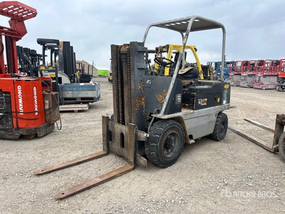 Cat V-60B 5500 lb Pneumatic Tire Forklift