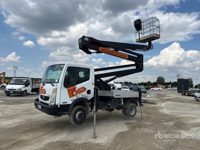 2013 Isoli PNT230 22 m on 2013 Nissan Cabstar 35.12 Bucket Truck
