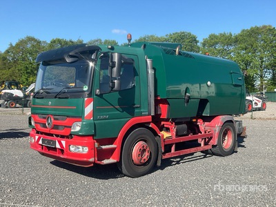 Bucher CityFant 6000 on 2011 Mercedes-Benz 1324 4x2 Camion barredora