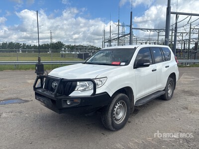 2020 Toyota Land Cruiser Prado 4WD を見 SUV