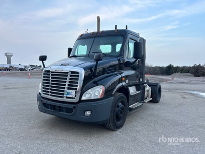 2016 Freightliner Cascadia 113 4x2 S/A Day Cab Truck Tractor