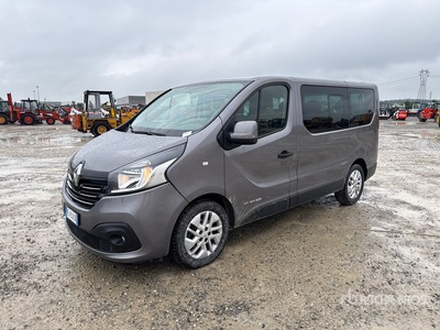 2017 Renault Trafic 9-Seat Mini Bus