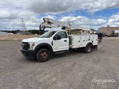 Altec on 2019 Ford F-550 XL 4x4 Bucket Truck