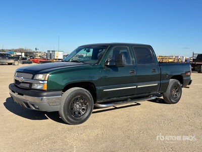 2005 Chevrolet Silverado 1500 LS 4x4 Crew Cab Pickup