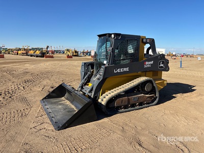 2023 John Deere 325G Two-Speed Compacte Schranklader