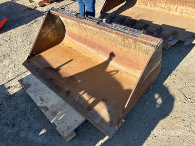John Deere D60 60 in Skid Steer Bucket