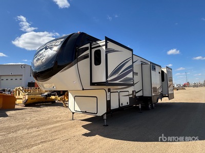 2017 Keystone Alpine 35 ft T/A Travel Trailer