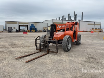 2018 Sky Track 8042 Telehandler