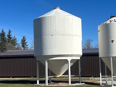 Wheatland +/- 1850 bu Smooth Wall Hopper Trémie à grains