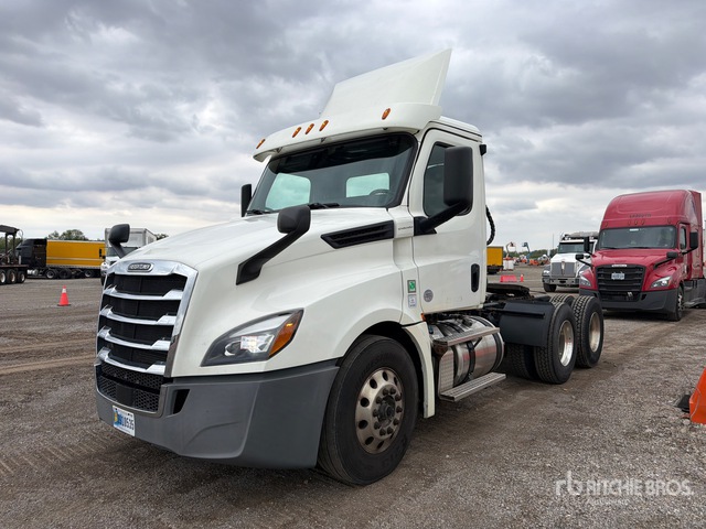 2019 Freightliner Cascadia 126 6x4 T/A Day Cab Truck Tractor