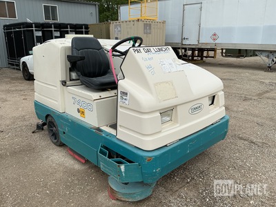 Tennant 7400 Floor Scrubber