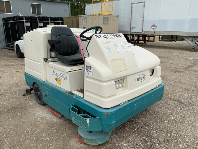 Tennant 7400 Floor Scrubber
