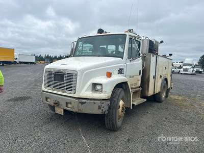 2001 Freightliner FL70 4x2 Camion de servicios (Inoperable)