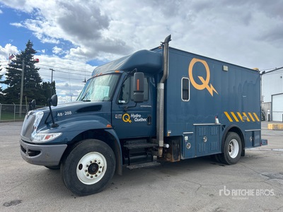 2006 International 4400SBA 4x2 Utility Truck
