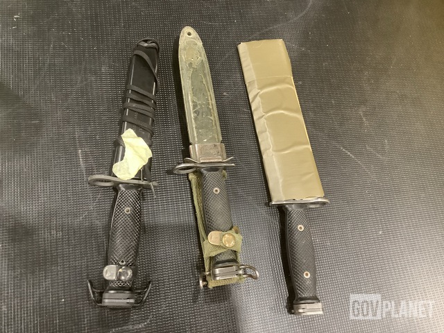 (109) Bayonet Knives w/Scabbards