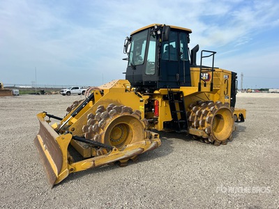 2023 Cat 815 Soil Compactor