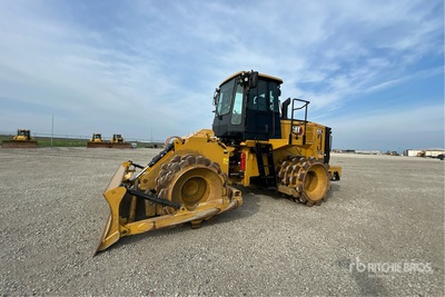 2023 Cat 815 Soil Compactor