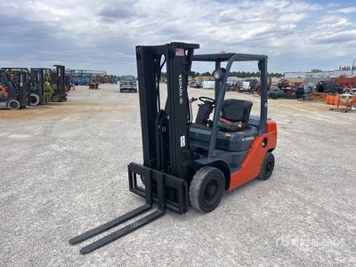 2008 Toyota 8FDU25 4500 lb Pneumatic Tire Forklift