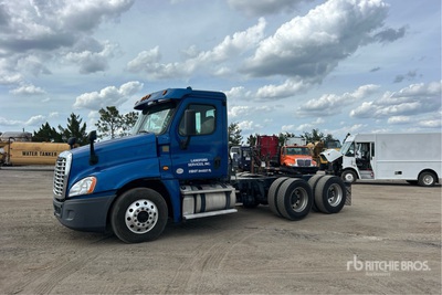 2017 Freightliner Cascadia 125 6x4 T/A Day Cab Truck Tractor
