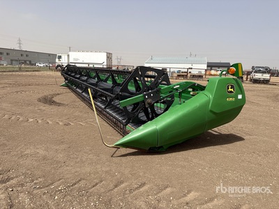 2013 John Deere 635D 35 ft Draper Schneidwerk