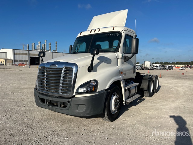 2019 Freightliner Cascadia 125 6x4 T/A Day Cab Truck Tractor