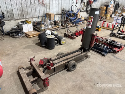 Truck scissors jack