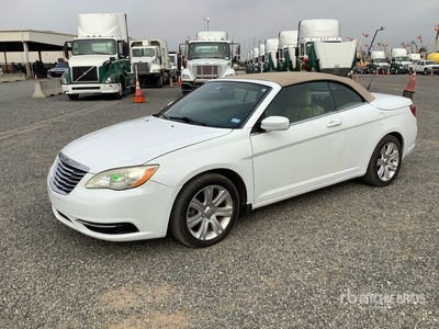 2013 Chrysler 200 Automobile